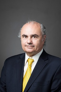 Robert Handler wears a dark suit and yellow tie in his faculty profile for the Department of Mechanical Engineering